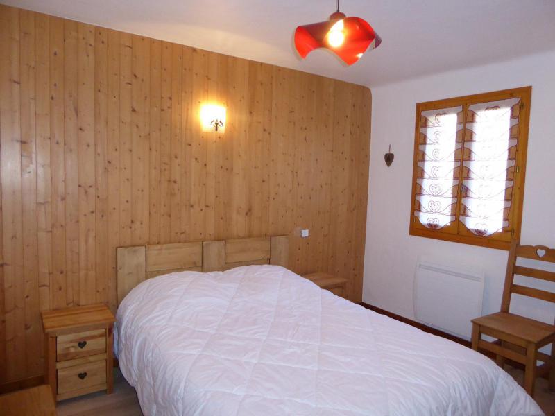 Rent in ski resort 4 room apartment 8 people (2) - Chalet Cristal - Champagny-en-Vanoise - Bedroom