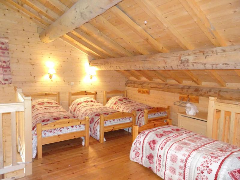 Rent in ski resort 2 room duplex chalet 8 people - Chalet la Ravière - Champagny-en-Vanoise - Bedroom