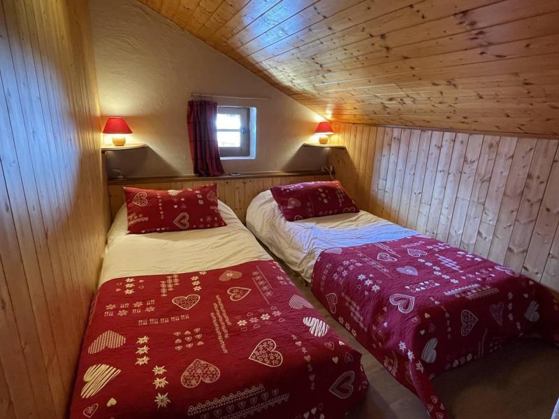 Rent in ski resort 4 room duplex apartment sleeping corner 8 people (18) - Résidence Club Alpina - Champagny-en-Vanoise - Bedroom