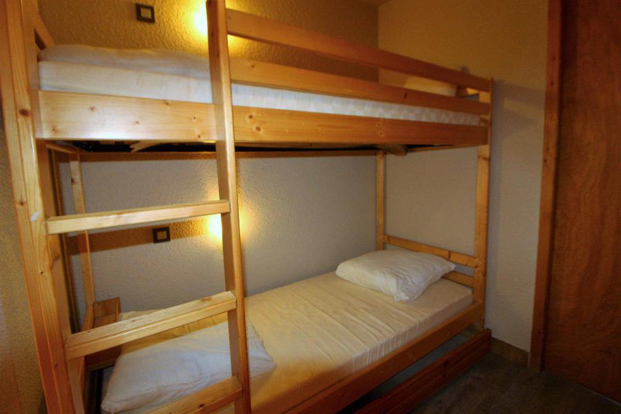 Rent in ski resort 2 room apartment sleeping corner 4 people (035CL) - Résidence le Centre - Champagny-en-Vanoise - Bunk beds