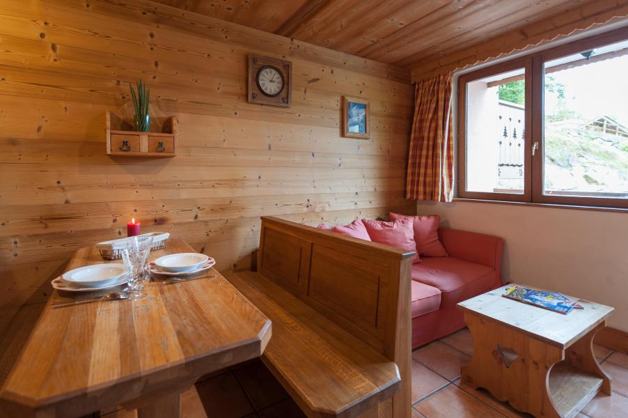 Rent in ski resort 3 room apartment 4 people - Résidence les Edelweiss - Champagny-en-Vanoise - Table