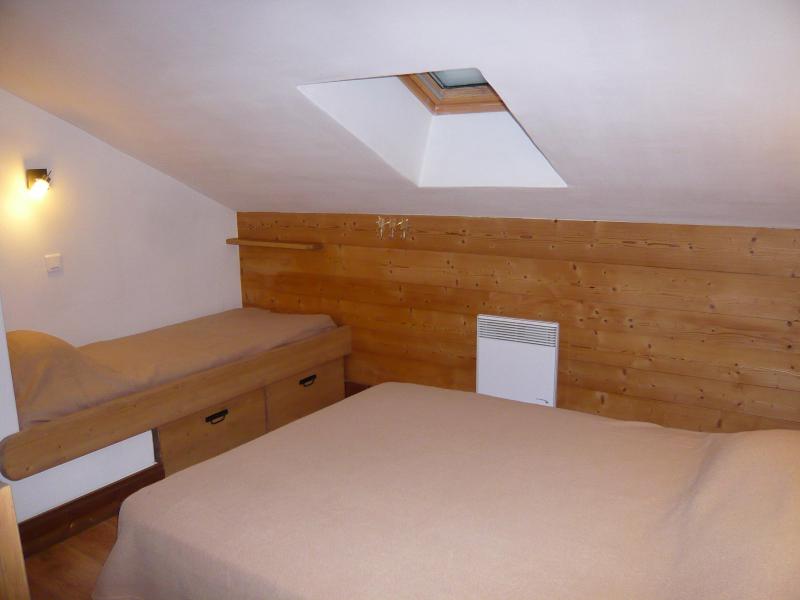 Skiverleih 3 Zimmer Chalet für 7 Personen - Résidence les Edelweiss - Champagny-en-Vanoise - Mansardenzimmer