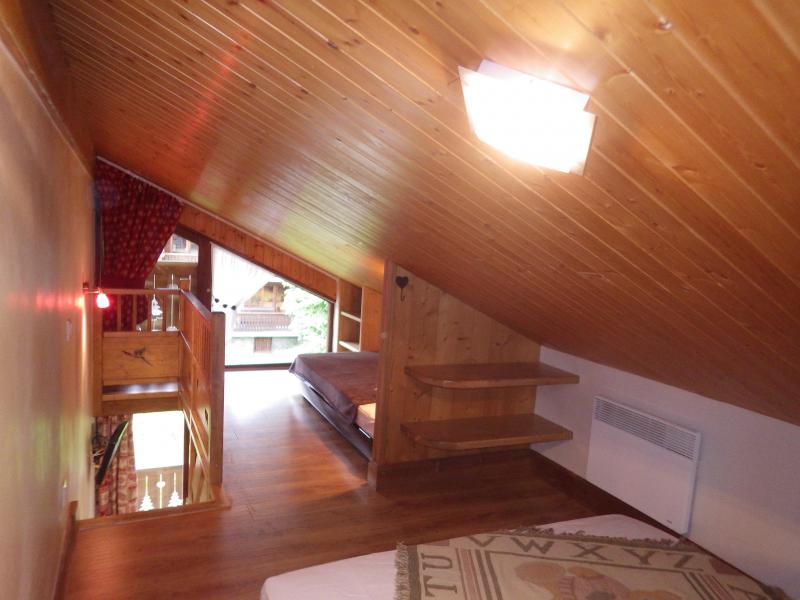 Rent in ski resort Studio 3 people (confort) - Résidence les Edelweiss - Champagny-en-Vanoise - Bedroom under mansard