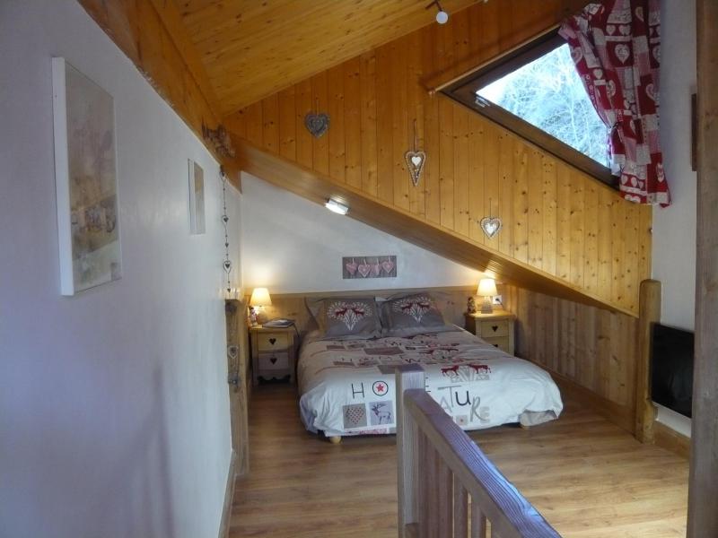 Rent in ski resort Studio 3 people (standard) - Résidence les Edelweiss - Champagny-en-Vanoise - Bedroom under mansard