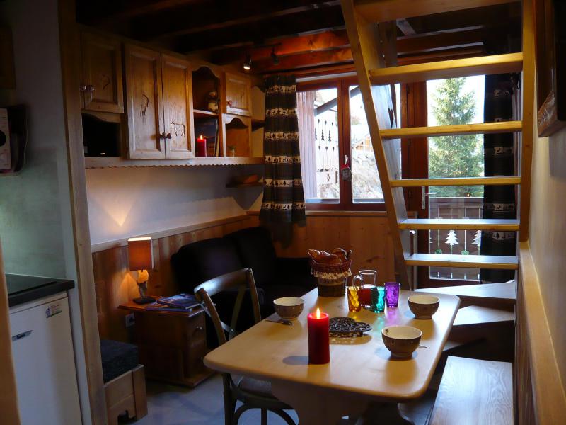 Rent in ski resort Studio 3 people (standard) - Résidence les Edelweiss - Champagny-en-Vanoise - Living room