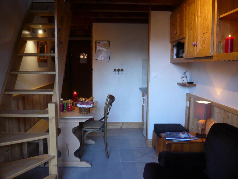 Rent in ski resort Studio 3 people (standard) - Résidence les Edelweiss - Champagny-en-Vanoise - Table
