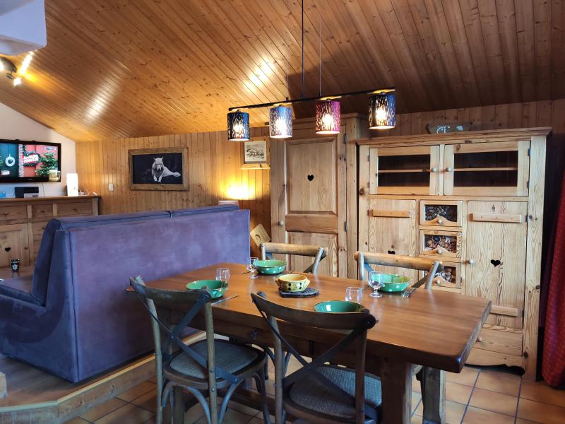 Rent in ski resort Studio mezzanine 4 people - Résidence les Edelweiss - Champagny-en-Vanoise - Table