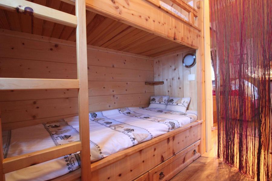 Rent in ski resort Studio sleeping corner 4 people (8) - Résidence Roche de Mio - Champagny-en-Vanoise - Bedroom
