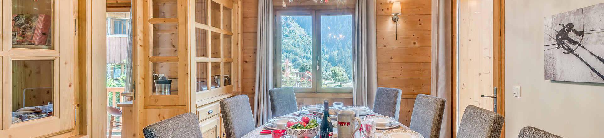 Rent in ski resort 7 room triplex chalet 10-12 people (CH) - Chalet Alideale - Champagny-en-Vanoise - Dining area