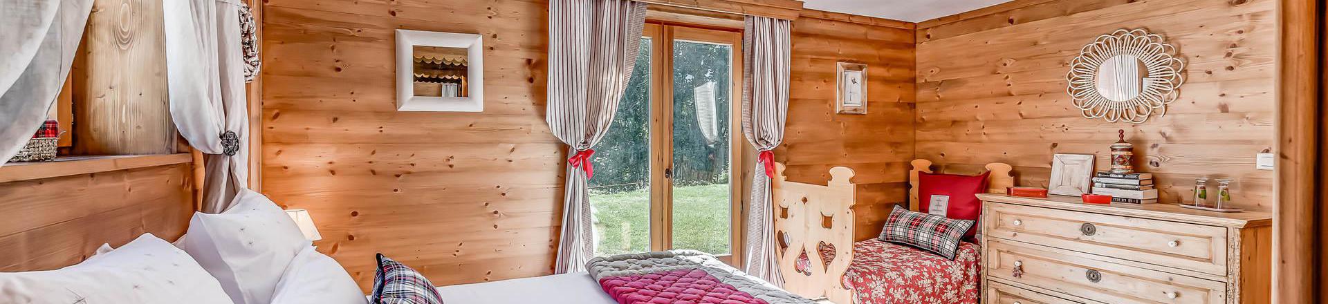 Rent in ski resort 7 room triplex chalet 12 people (CH) - Chalet Alpaga - Champagny-en-Vanoise - Bedroom