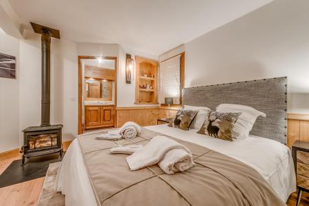 Rent in ski resort 7 room triplex chalet 10-12 people (CH) - Chalet Alideale - Champagny-en-Vanoise - Bedroom
