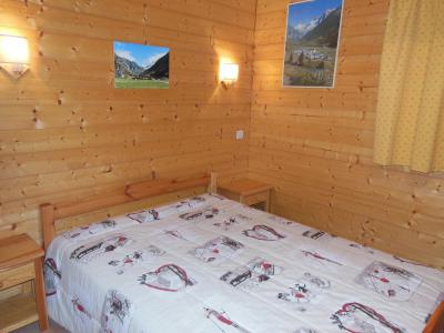 Rent in ski resort 6 room apartment 10 people (CH) - Chalet les Soldanelles - Champagny-en-Vanoise - Bedroom