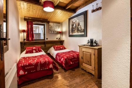Rent in ski resort 6 room duplex apartment 10 people (10) - Résidence Club Alpina - Champagny-en-Vanoise - Bedroom