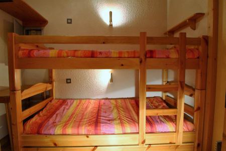 Rent in ski resort 2 room apartment sleeping corner 5 people (005CL) - Résidence le Centre - Champagny-en-Vanoise - Bunk beds