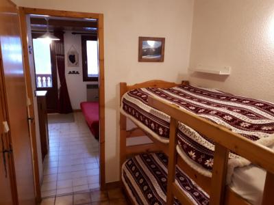 Rent in ski resort Studio sleeping corner 4 people (028CL) - Résidence le Centre - Champagny-en-Vanoise - Bunk beds
