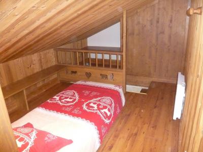 Rent in ski resort 3 room apartment 5 people - Résidence les Edelweiss - Champagny-en-Vanoise - Bedroom under mansard