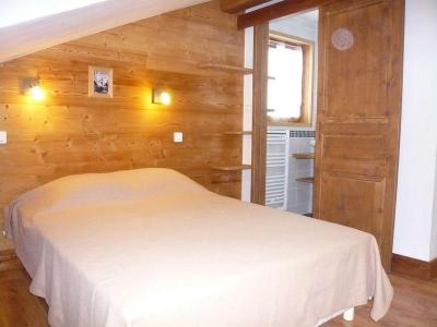 Rent in ski resort 3 room chalet 7 people - Résidence les Edelweiss - Champagny-en-Vanoise - Bedroom under mansard