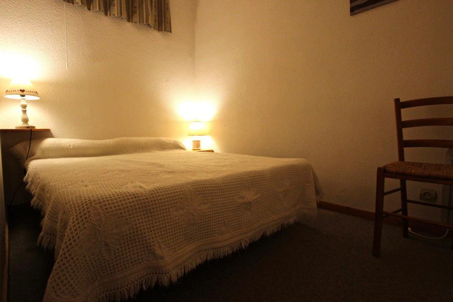 Rent in ski resort 2 room apartment 5 people (108) - L'AIGUILLE - Chamrousse - Bedroom