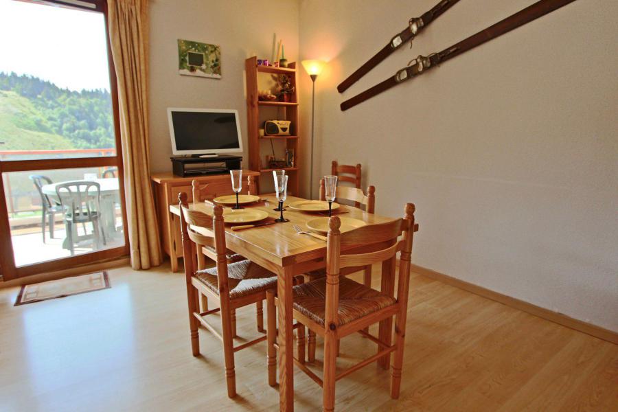 Skiverleih 2-Zimmer-Holzhütte für 6 Personen (111) - L'AIGUILLE - Chamrousse - Wohnzimmer
