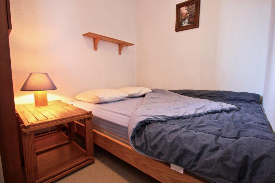 Rent in ski resort Studio cabin 4 people (420) - Résidence l'Edelweiss - Chamrousse - Bedroom