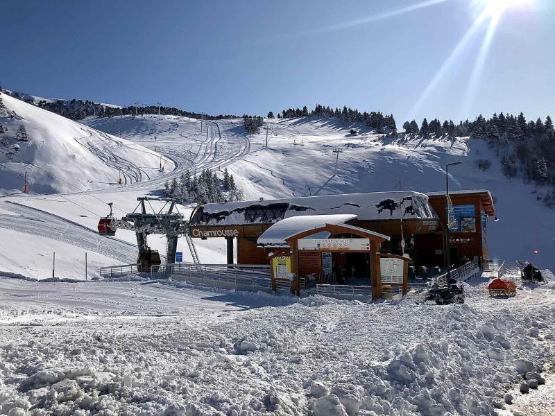 Location au ski Studio cabine 4 personnes (107) - Résidence le Chamois - Chamrousse - Extérieur hiver