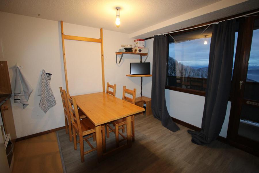 Rent in ski resort Studio sleeping corner 4 people (0606) - Résidence le Vernon - Chamrousse - Apartment