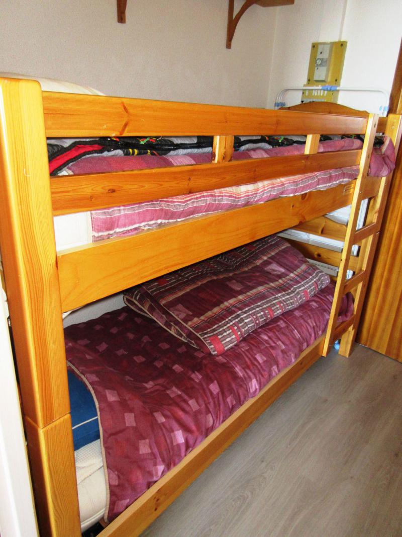Rent in ski resort Studio sleeping corner 4 people (0910) - Résidence le Vernon - Chamrousse - Bedroom