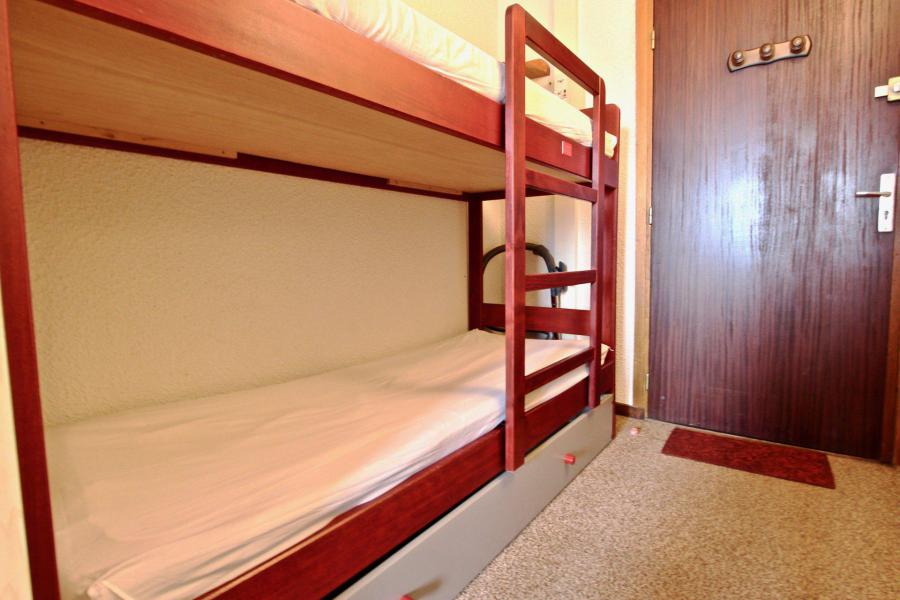 Rent in ski resort Studio sleeping corner 4 people (1127) - Résidence le Vernon - Chamrousse - Bedroom