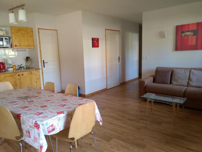 Skiverleih 3-Zimmer-Appartment für 6 Personen - Résidence les Balcons du Recoin By Resid&Co - Chamrousse - Wohnzimmer