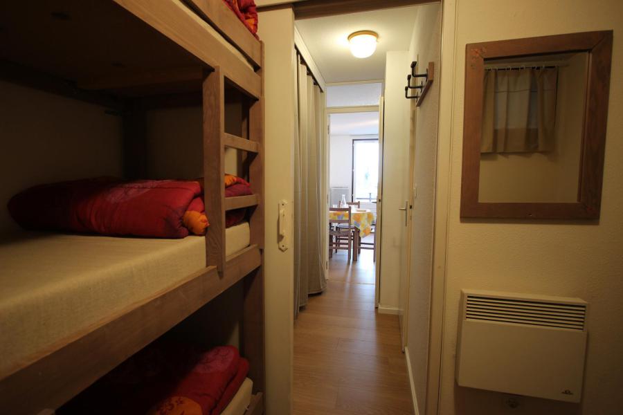 Rent in ski resort Studio cabin 4 people (022) - Résidence les Marmottes - Chamrousse - Bedroom