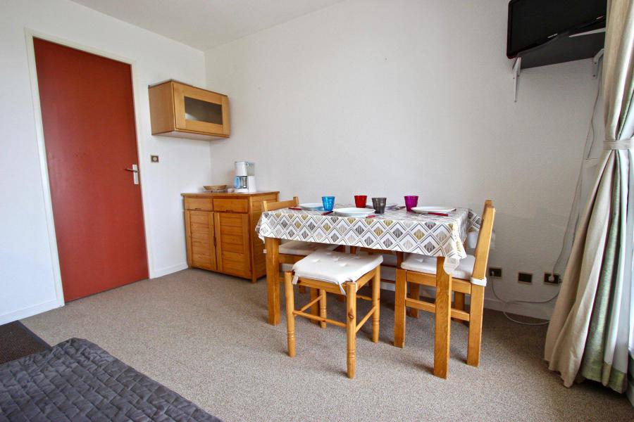 Rent in ski resort Studio cabin 6 people (208) - Résidence les Marmottes - Chamrousse - Living room