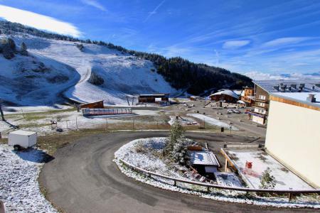 Rent in ski resort L'AIGUILLE - Chamrousse - Winter outside