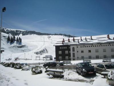 Rent in ski resort Résidence le Chamois - Chamrousse - Winter outside