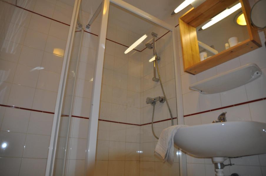 Alquiler al esquí Apartamento 5 piezas para 7 personas - Chalet la Puce - Châtel - Cuarto de ducha