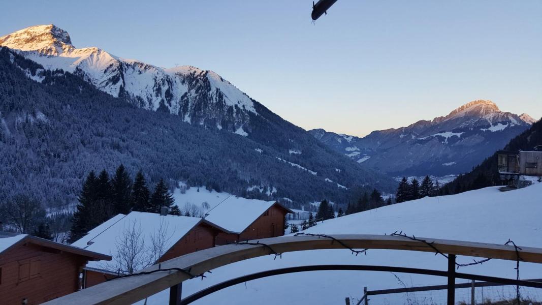 Аренда на лыжном курорте Апартаменты дуплекс 4 комнат 6 чел. - Chalet LES GRENIERS (CHEZ DENIS) - Châtel - зимой под открытым небом