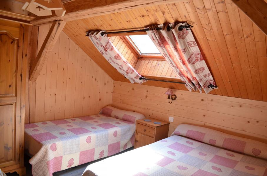 Rent in ski resort 3 room apartment 5 people (002) - Chalet les Pivottes - Châtel - Bedroom under mansard