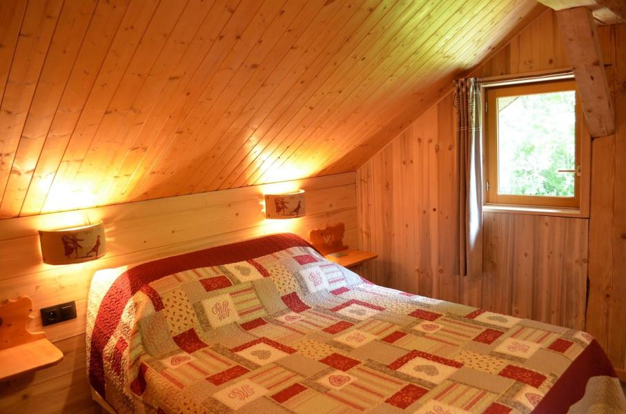 Alquiler al esquí Apartamento 3 piezas para 5 personas (002) - Chalet les Pivottes - Châtel - Habitación abuhardillada