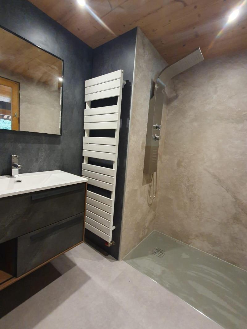 Rent in ski resort 5 room duplex chalet 12 people - Chalet Lôu Polaye - Châtel - Shower room