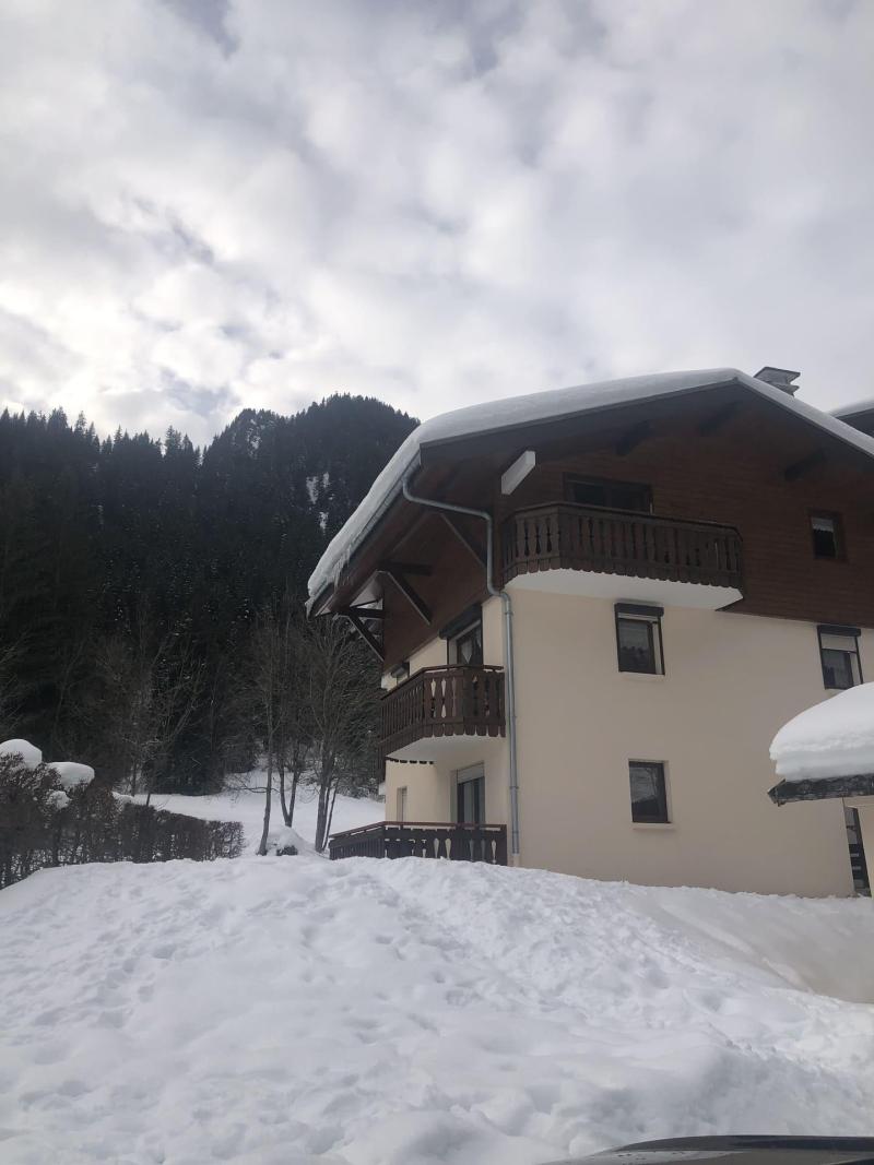 Rent in ski resort Studio sleeping corner 3 people (001B) - La Résidence les Avenières - Châtel - Winter outside