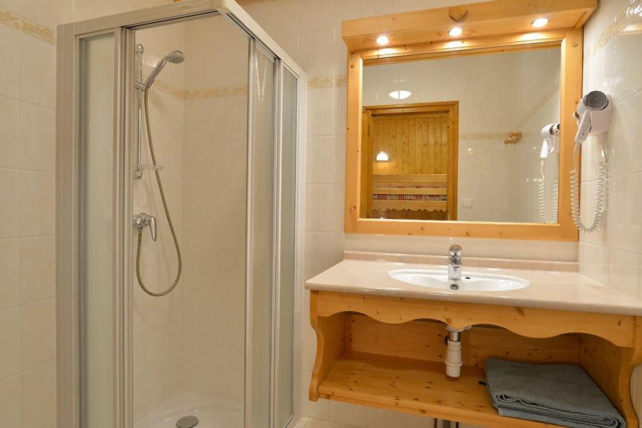 Rent in ski resort 3 room apartment sleeping corner 7 people (003) - Résidence le Blanchot - Châtel - Shower room