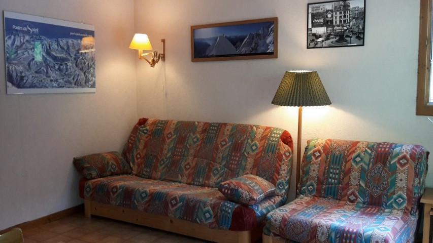 Rent in ski resort Studio cabin 4 people (06B) - Résidence les Voinettes - Châtel - Living room