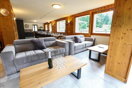 Rent in ski resort 8 room apartment 15 people - Appartement le BIWAK dans chalet la Cascade - Châtel - Apartment