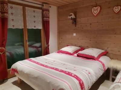 Rent in ski resort 7 room triplex chalet 16 people - Chalet la Calèche - Châtel - Apartment