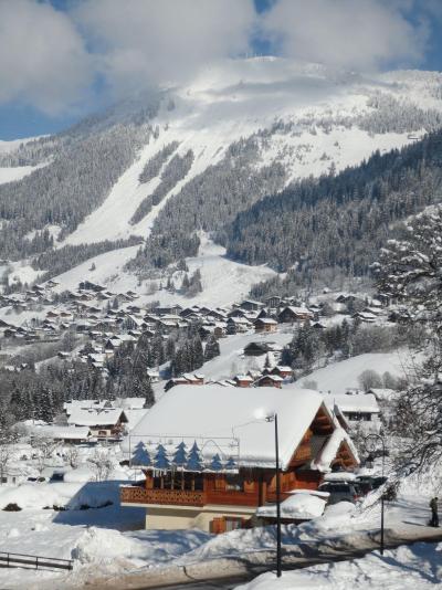 Аренда на лыжном курорте Апартаменты 5 комнат 10 чел. - Demi-chalet La Cabane du Bas - Châtel - зимой под открытым небом