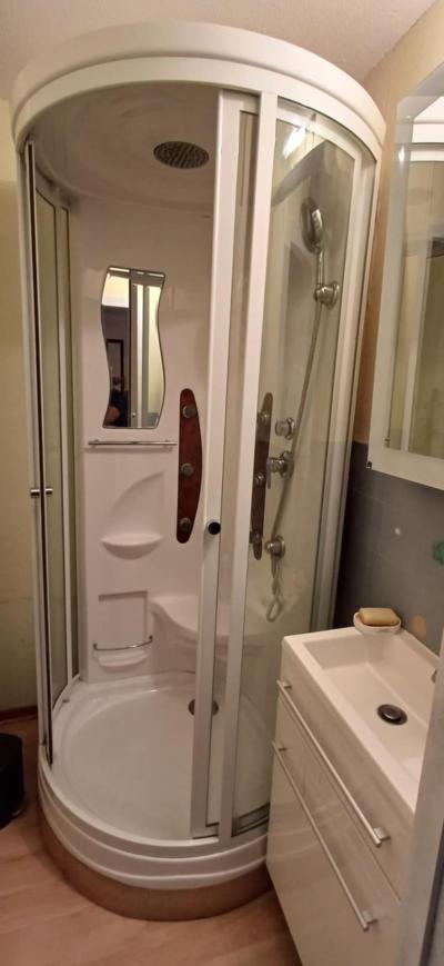 Location au ski Studio coin nuit 4 personnes (2008) - Résidence Chaumière des Neiges B - Châtel - Salle d'eau