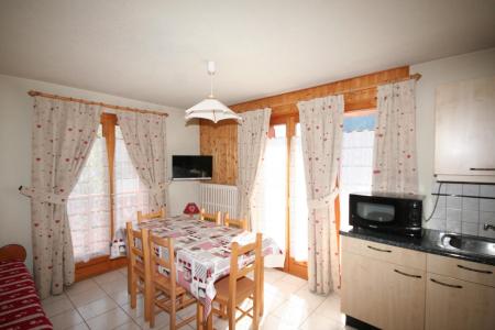 Rent in ski resort 3 room apartment 6 people (6) - Résidence Echo des Montagnes - Châtel - Table