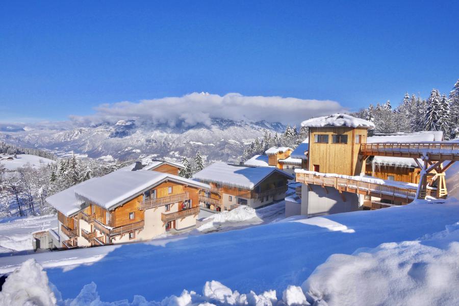 Location au ski Les Chalets des Pistes - Combloux - Extérieur hiver