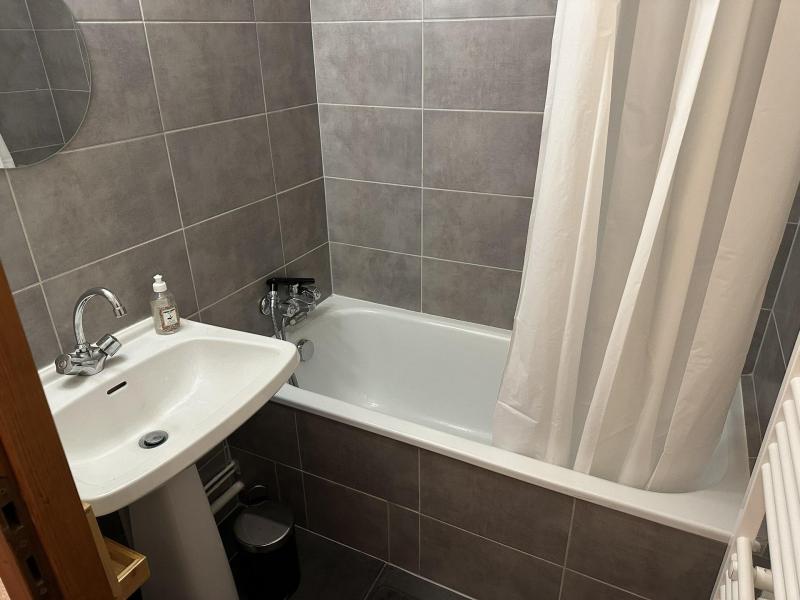 Rent in ski resort Studio sleeping corner 4 people (922) - Résidence l'Ecrin des Glaciers - Daim - Combloux - Bathroom