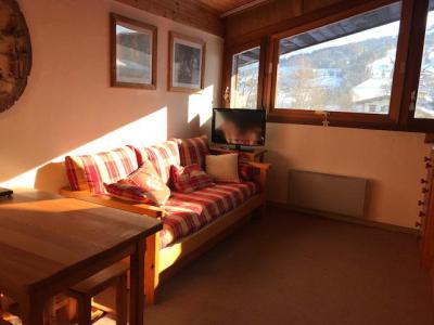 Rent in ski resort Studio mezzanine 4 people (902) - Résidence les Cristaux du Bas - Combloux - Living room
