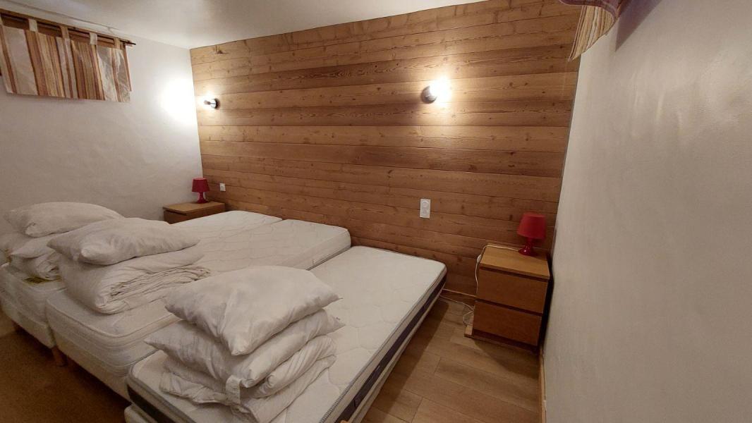 Rent in ski resort 4 room duplex chalet 6 people - Chalet la Mélèze - Courchevel - Bedroom